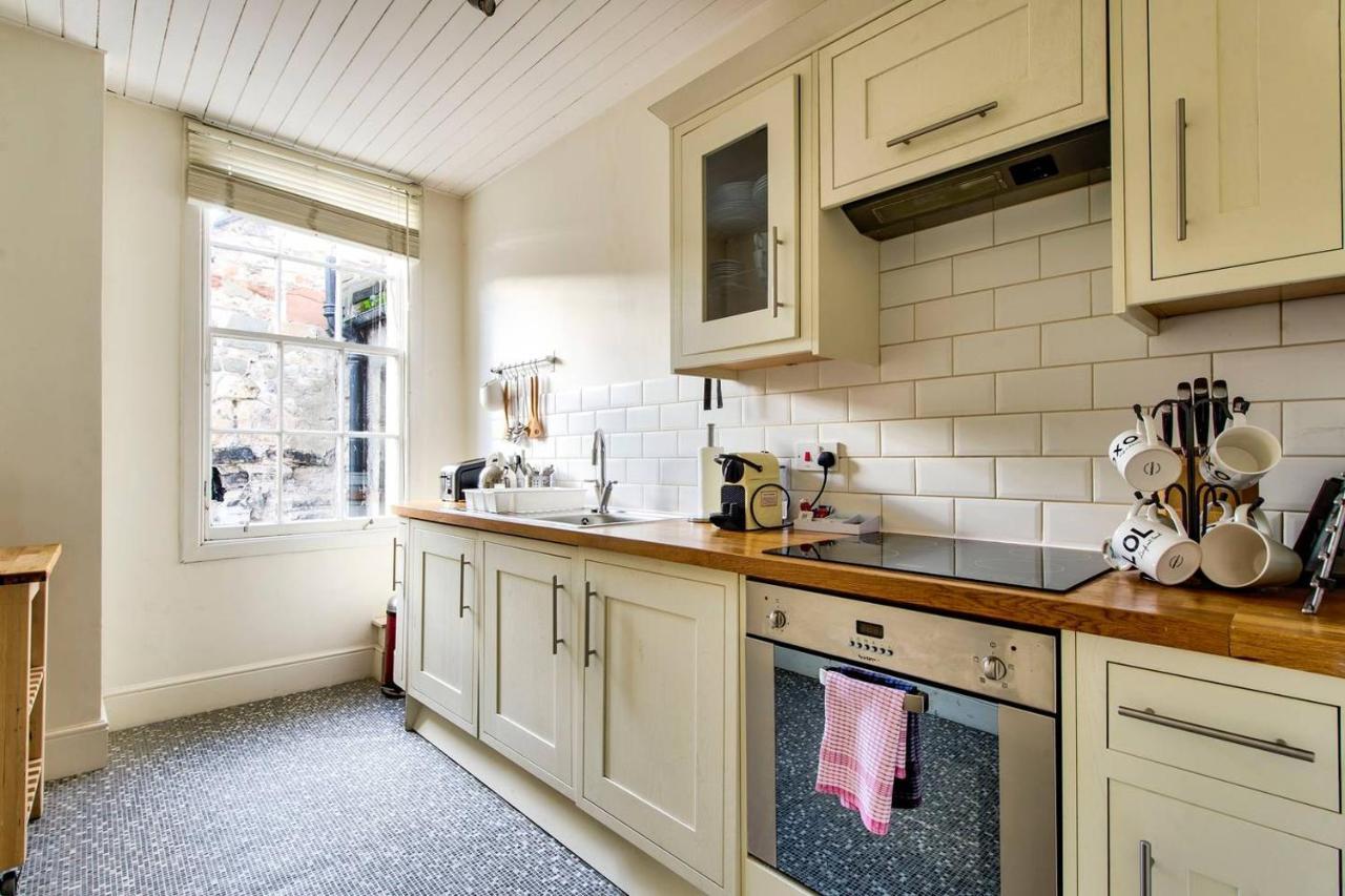 Joivy Bright 1 Bed Flat, Close To Princess Street Edinburgh Bagian luar foto