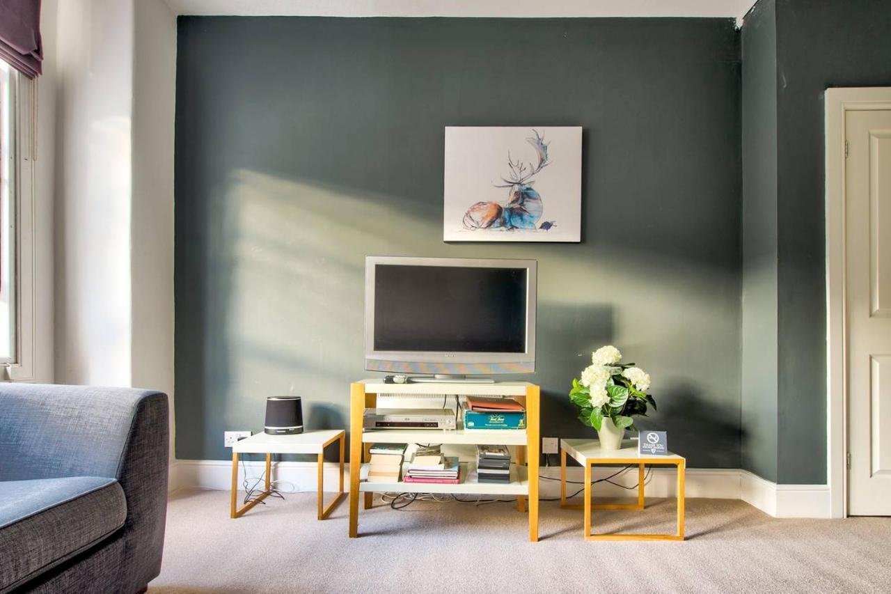 Joivy Bright 1 Bed Flat, Close To Princess Street Edinburgh Bagian luar foto